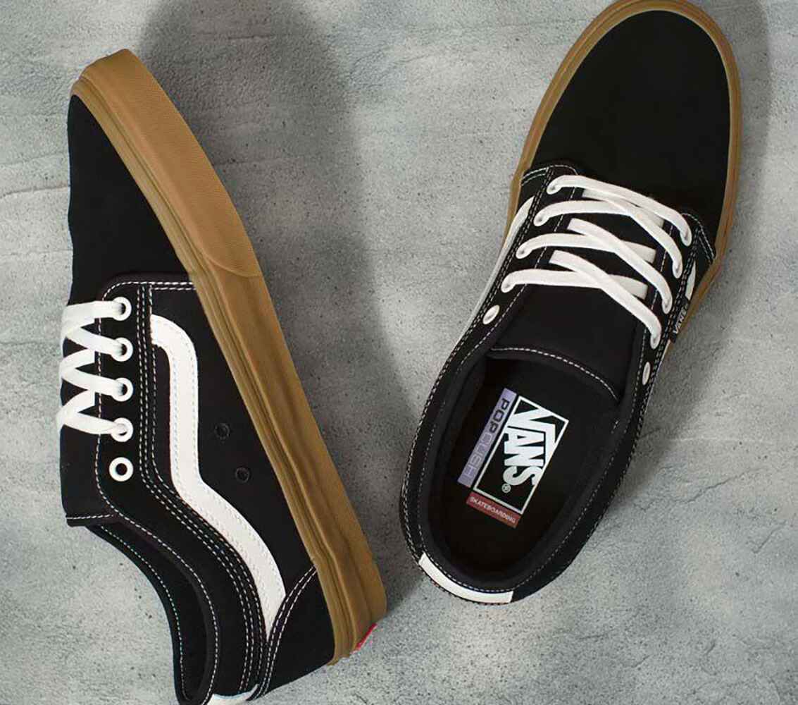 VANS SKATE CHUKKA LOW SHOE - BLACK / GUM - Footwear-Shoes