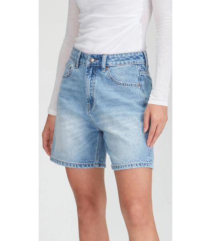 JUNK FOOD JEANS NGAIO SHORT - BLUE